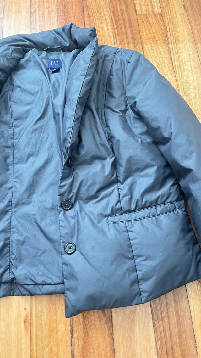 Chaqueta negra Gap  con plumas