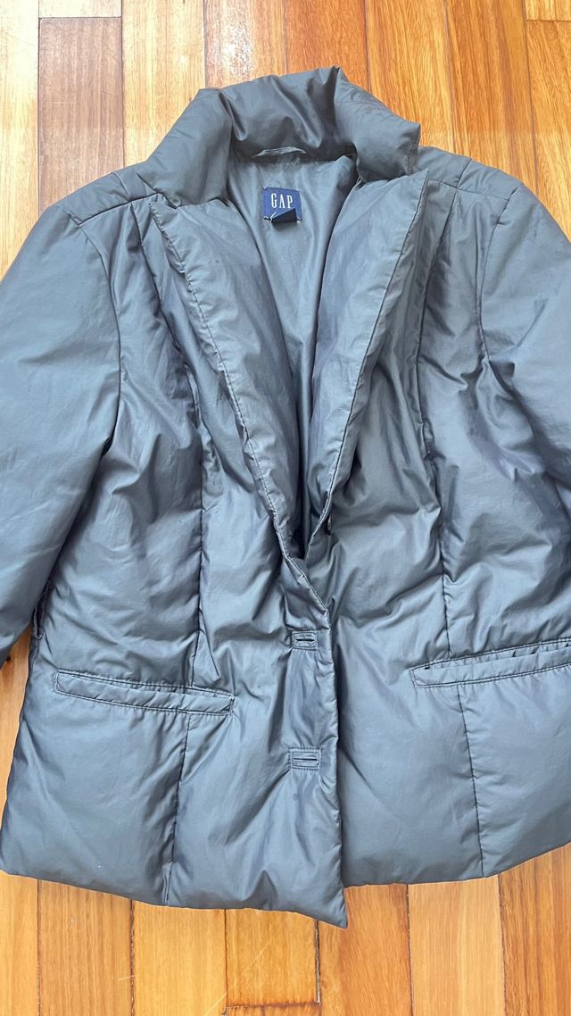 Chaqueta negra Gap  con plumas