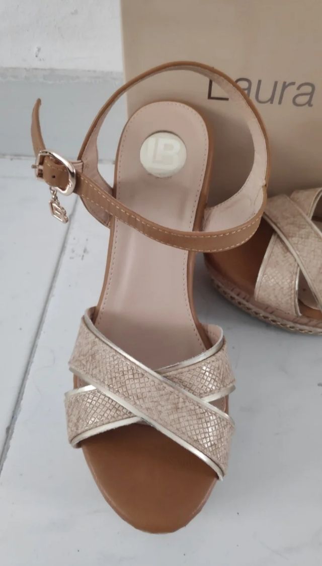 Sandalias cuña Laura Biagiotti