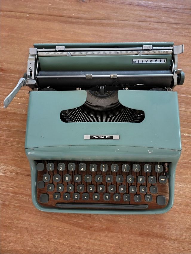 Olivetti Pluma 22 - Máquina de escrever