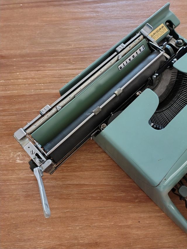 Olivetti Pluma 22 - Máquina de escrever