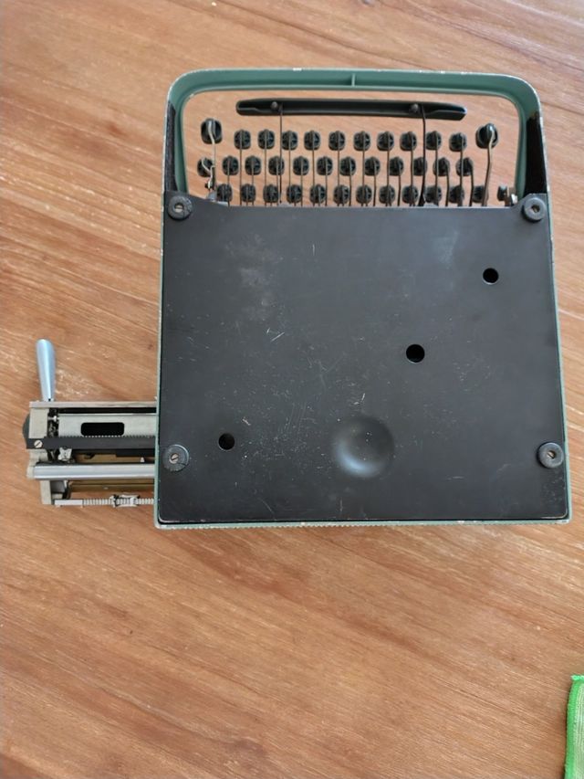 Olivetti Pluma 22 - Máquina de escrever