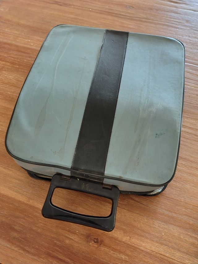 Olivetti Pluma 22 - Máquina de escrever