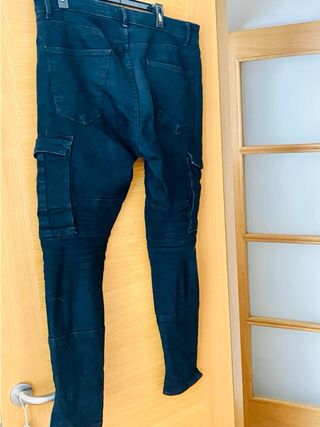 Pantalones cargo negros slim fit
