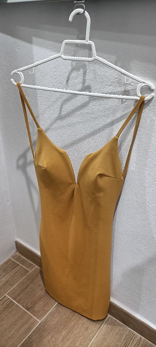 Vestido corto mostaza