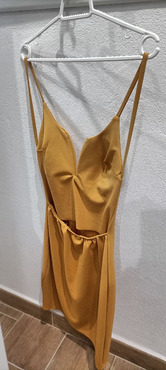 Vestido corto mostaza