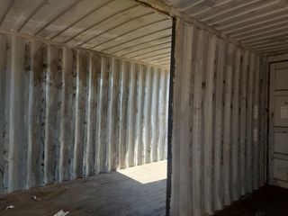 Contenedor marítimo con ventanas