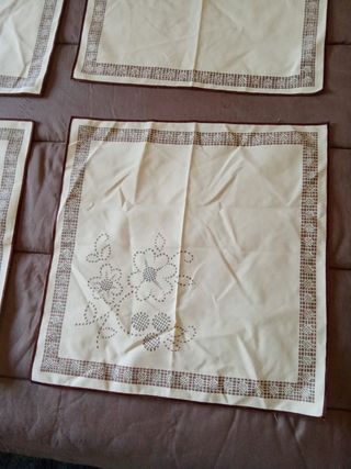 10 Lenços Bordados - Bege e Marrom