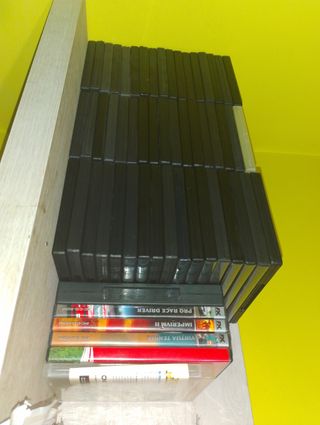 51 estuches DVD+5 juegos PC
