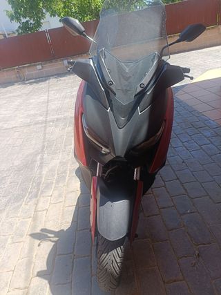 Yamaha XMAX 125 - Roja