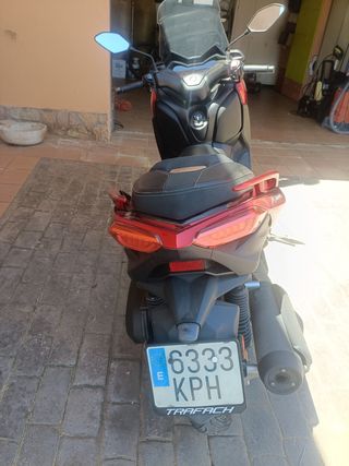 Yamaha XMAX 125 - Roja