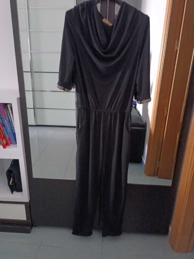 Mono negro largo elegante