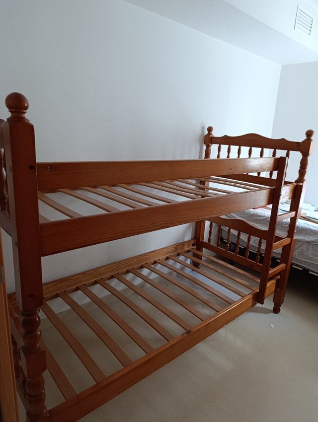 Litera madera niños - 2 camas y mesitas de noche