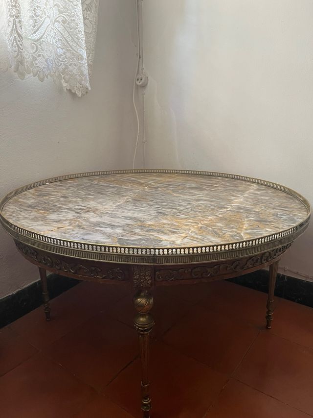 Antico tavolo rotondo in marmo, legno, ferro