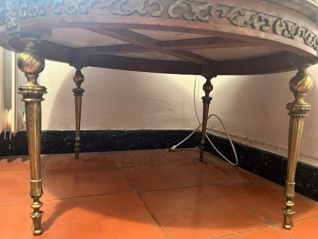 Antico tavolo rotondo in marmo, legno, ferro