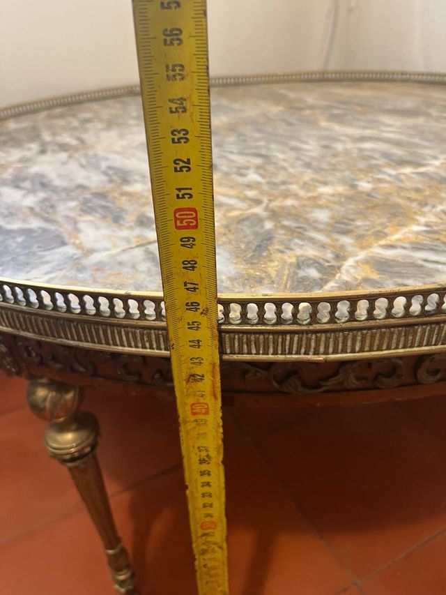 Antico tavolo rotondo in marmo, legno, ferro