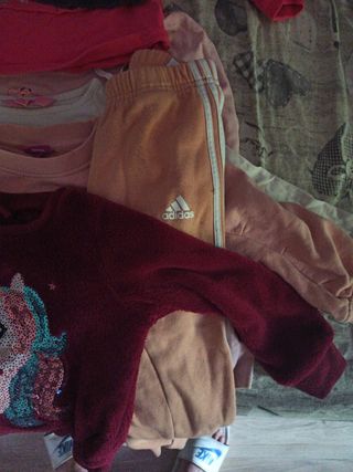 Abbigliamento bimba 4-5 anni: 8 maglie + 2 pantalo