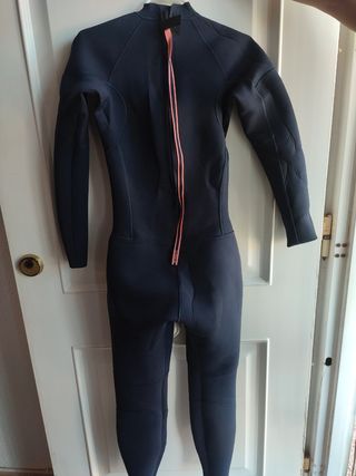Traje neopreno olaian 2-2mm
Talla S 