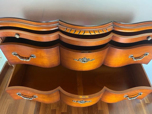 PRECIOSO APARADOR DE MADERA MACIZA ATEMPORAL