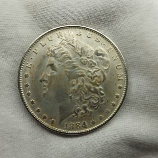 Falso dólar Morgan 1884