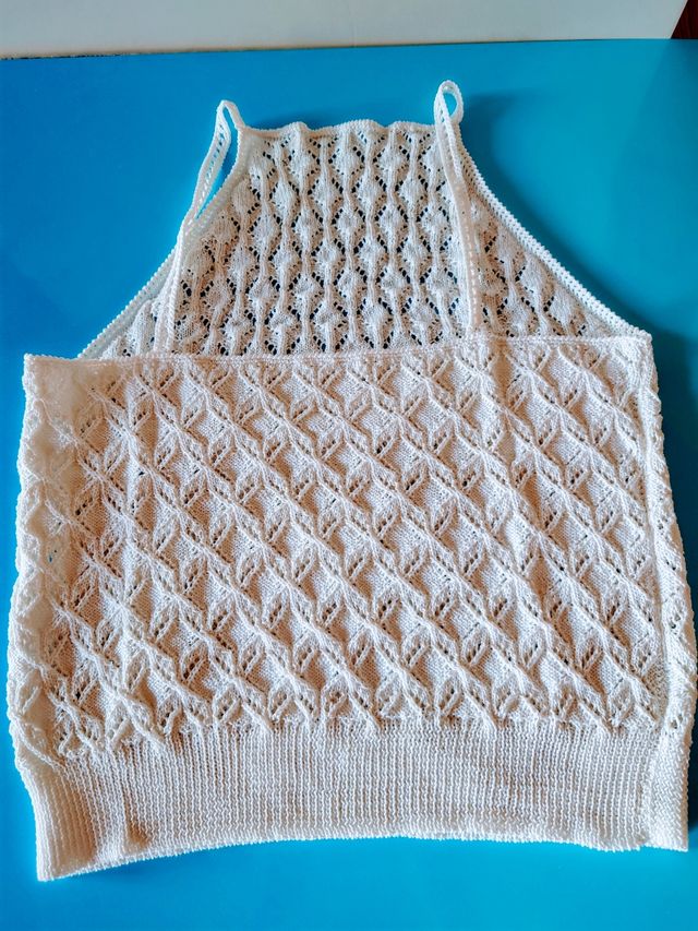 Top estivo bianco lavorato a maglia