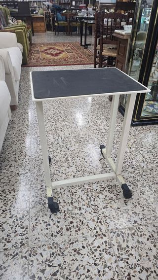 SOPORTE MAQUINA DE ESCRIBIR CON RUEDAS