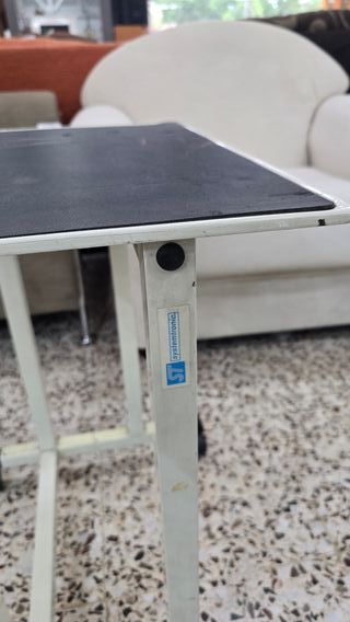 SOPORTE MAQUINA DE ESCRIBIR CON RUEDAS