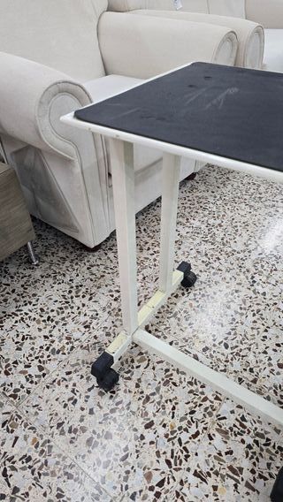 SOPORTE MAQUINA DE ESCRIBIR CON RUEDAS