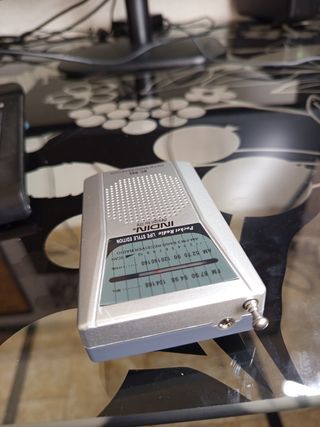 Radio Mini Portátil Plateado