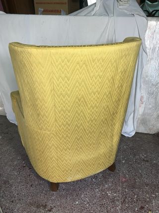 Sillón orejero vintage amarillo