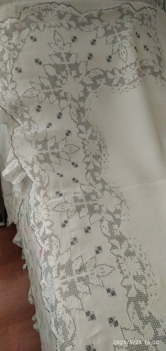 Lençol de linho bordado - fio cinza