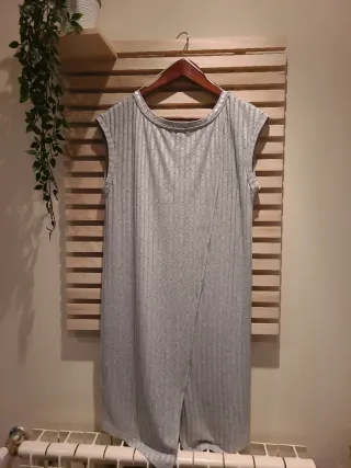 Vestido gris Amichi canalé sin mangas,escote pico