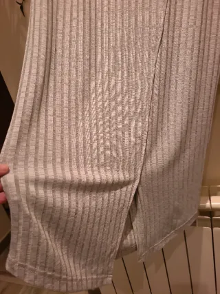 Vestido gris Amichi canalé sin mangas,escote pico