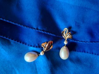 Elegante juego: Pendientes y broche.