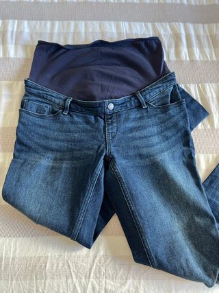 Jeans premamá rotos tiro alto