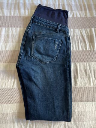 Jeans premamá rotos tiro alto