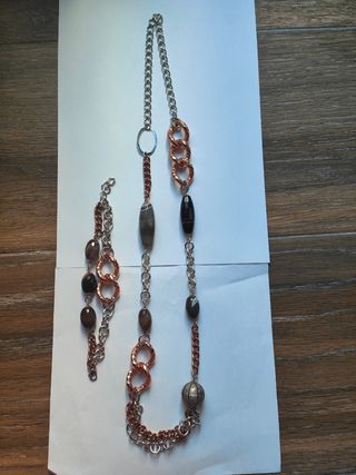 Pack de collares y pulsera marrón y plata