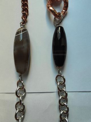 Pack de collares y pulsera marrón y plata
