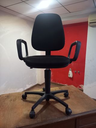 Silla oficina giratoria negra