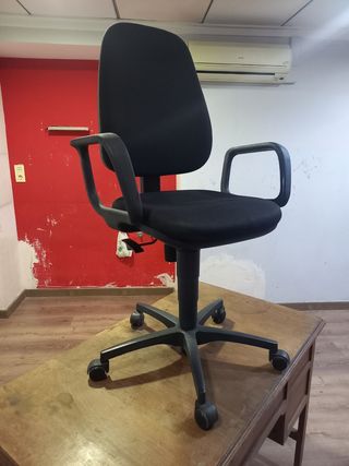 Silla oficina giratoria negra