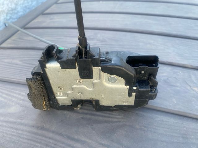 Cerradura puerta delantera izquierda Nissan Nv 200