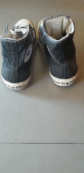 Converse Chuck Taylor negras