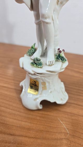 FIGURA DE PORCELANA BLANCA