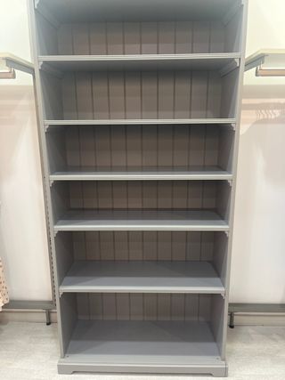 Estantería gris IKEA LIATORP rebajada 