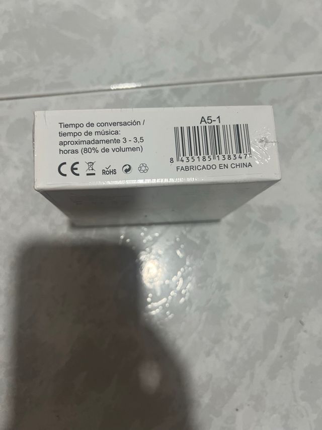 Auriculares inalámbricos blancos