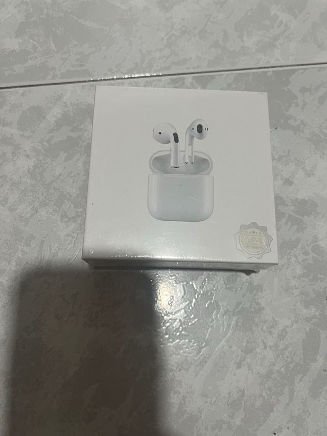 Auriculares inalámbricos blancos