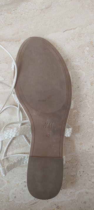 Sandalias planas blancas con cordones para atar 42