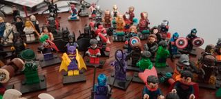 MUÑECOS TIPO LEGO + 100 piezas