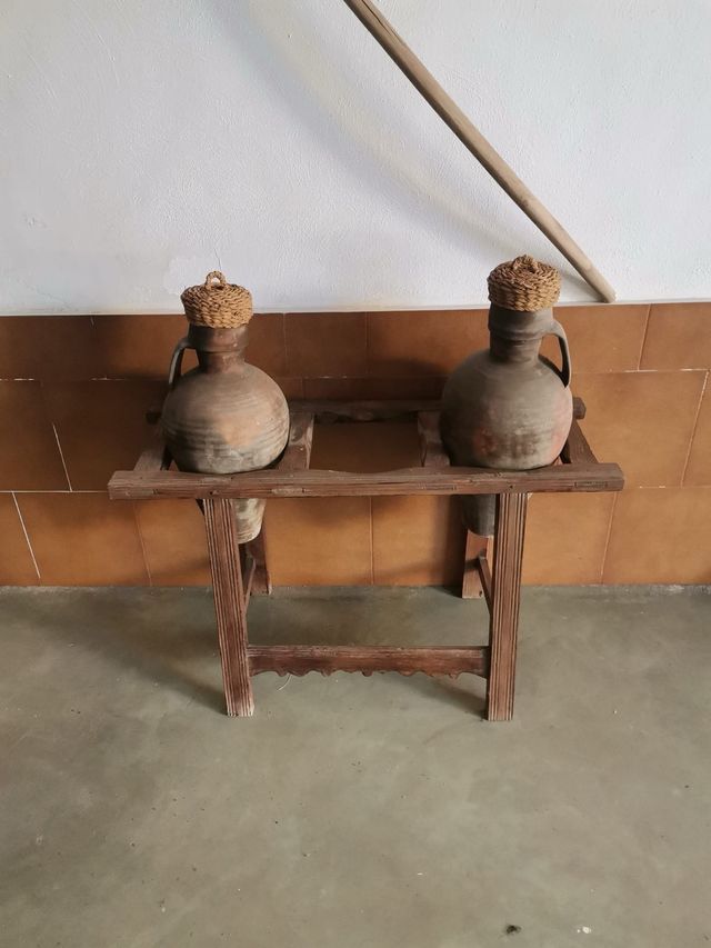 Tinajas antiguas de barro