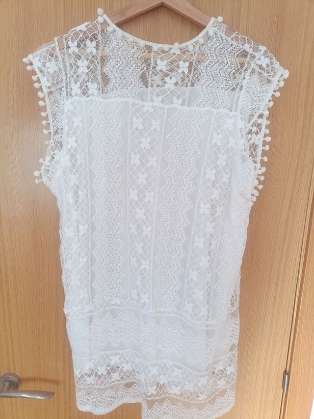 Vestido blanco playero de encaje